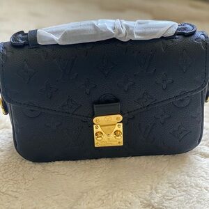 Luxury black logo bag